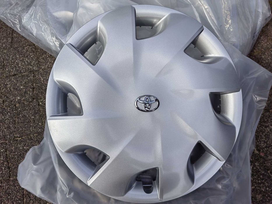 Kołpaki Toyota 15 cali komplet Oryginalne Corolla Yaris DEMO jak NOWE