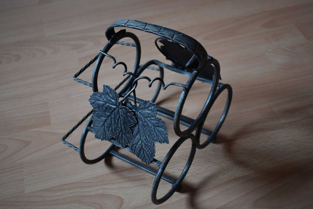 Expositor para garrafas de vinho em ferro