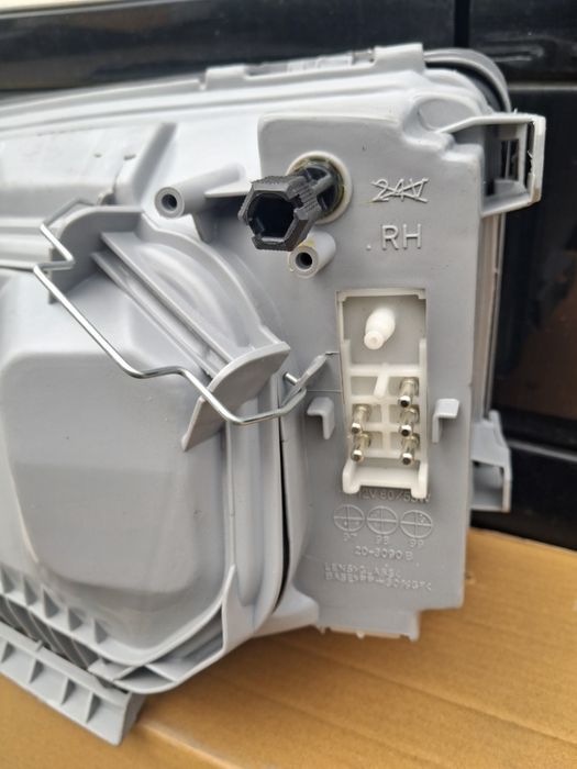 Lampa lewamercedes w 124 Tyc Nowa
