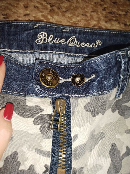 Джинси на низькій посадці з великими карманами