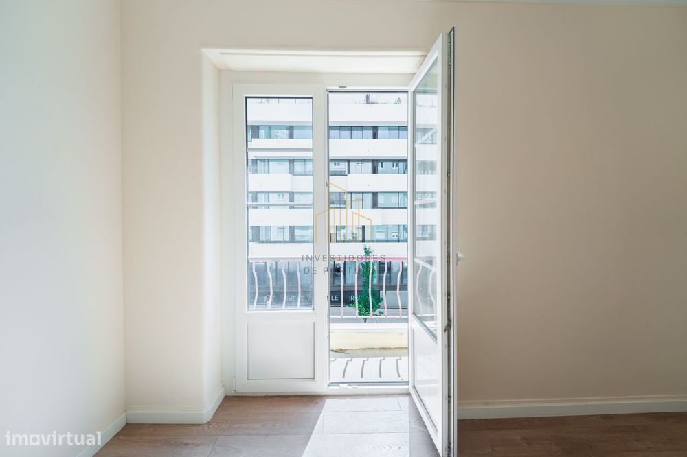 Apartamento T4 Remodelado em Campolide