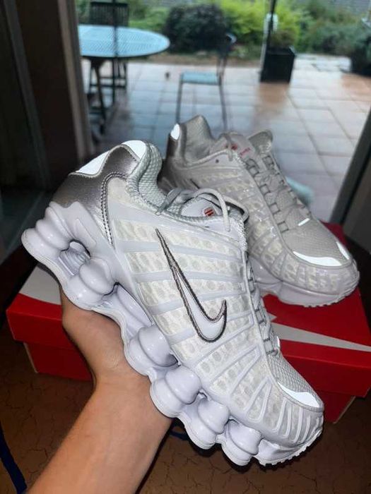 Pasuje bardzo dobrze do ubrań. Rozmiar.41