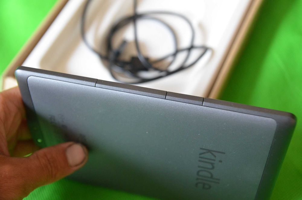 Електронна книга Kindle Читає всі формати книг + WiFi