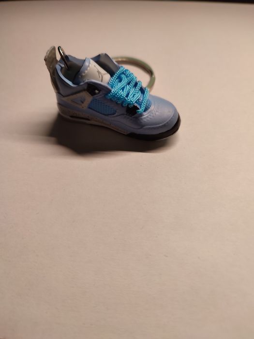 Brelok Air Jordan 4 University Blue