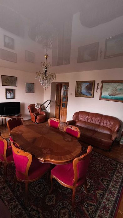 Продам 3 кімнатну квартиру загальна площа 90 кв.м. вул. Садова 6/12 з ремонтом та меблю 60000 у.е.