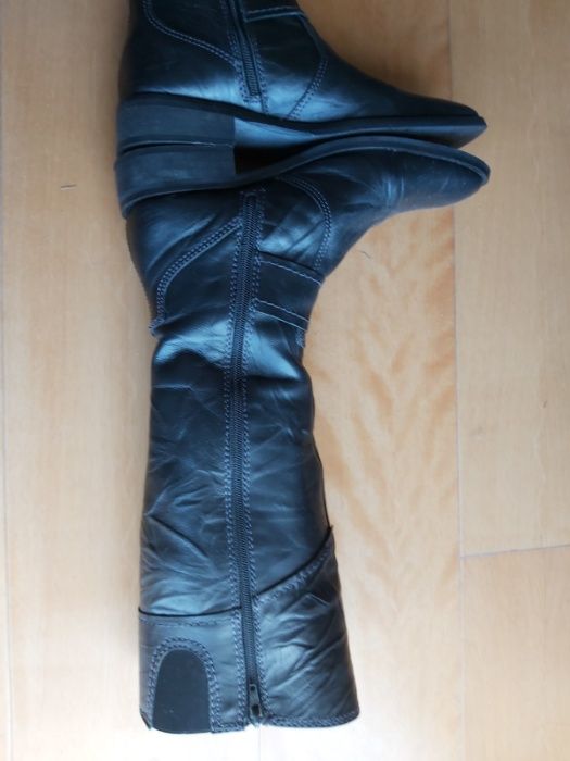 Botas cano alto Em Pele