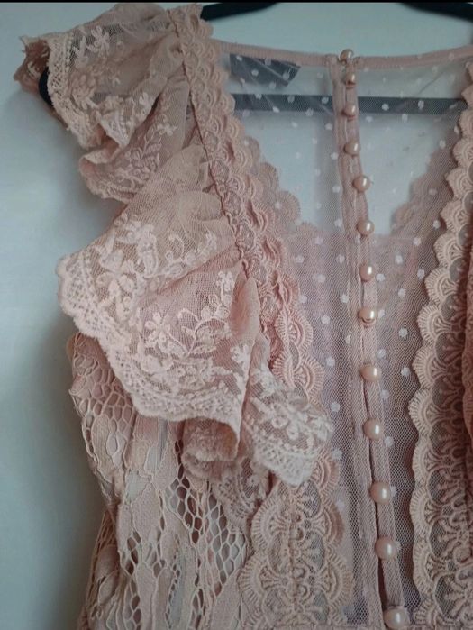 Sukienka koronkowa midi