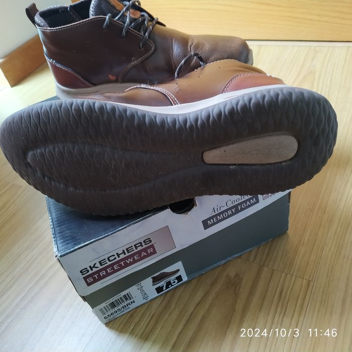 Botins/ botasda skechers, muito bom estado, muito confortáveis.