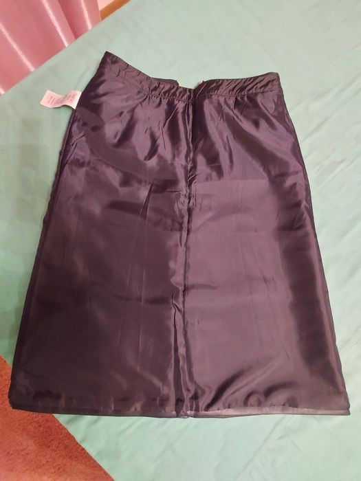 Шкіряна спідниця-міді