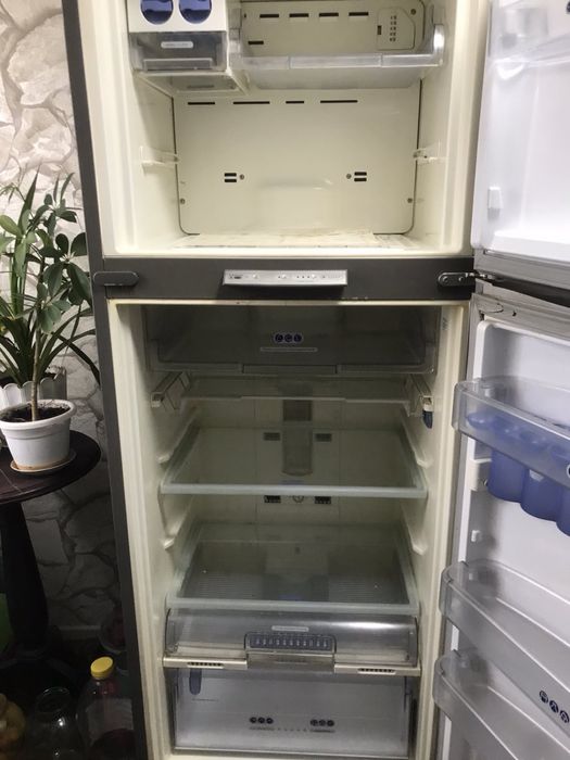 Холодильник Whirlpool