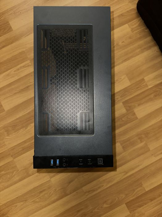 Caixa Gigabyte Mid-Tower C200 Preta