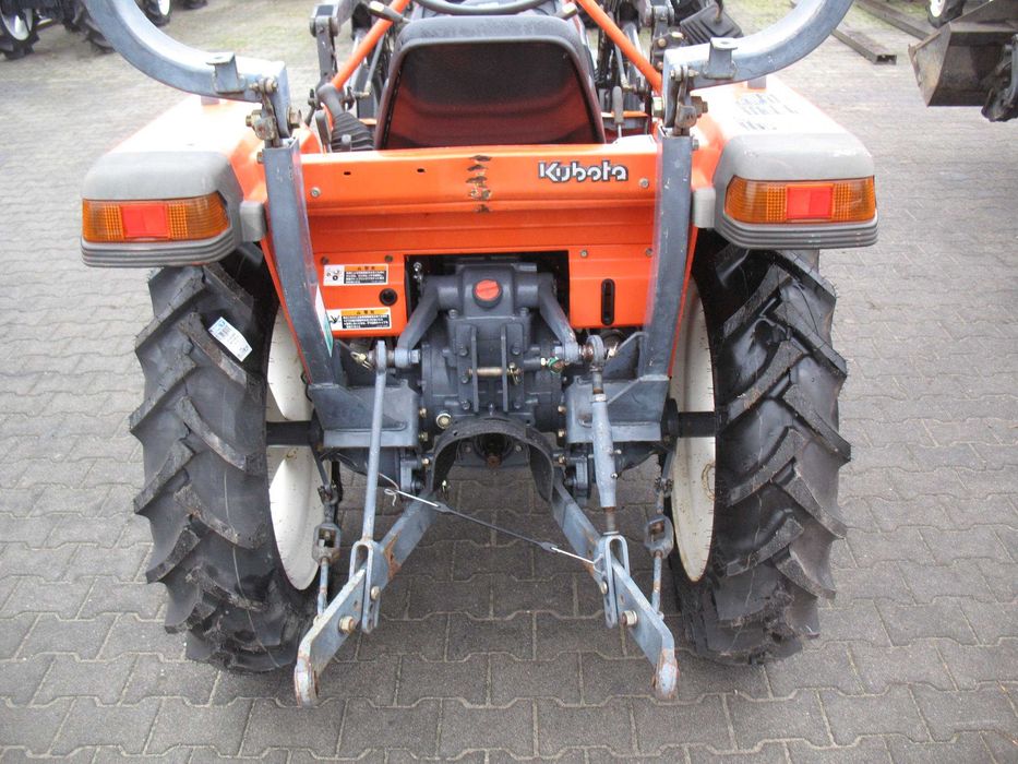 Kubota 4x4 ps pod tur do ogrodu sadu tunelu obory stajni
