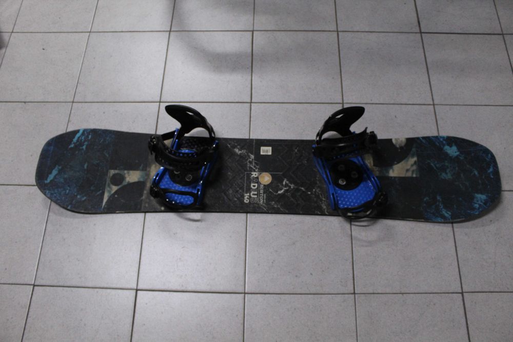 Deska Snowboard BURTON RADIUS 140 cm + Wiązania BURTON