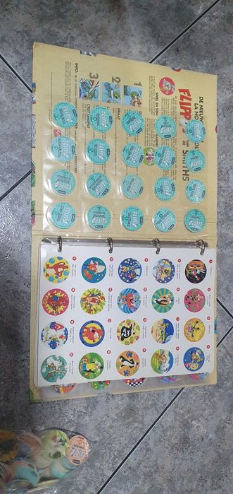 Coleção incompleta de vários tazos, flippos