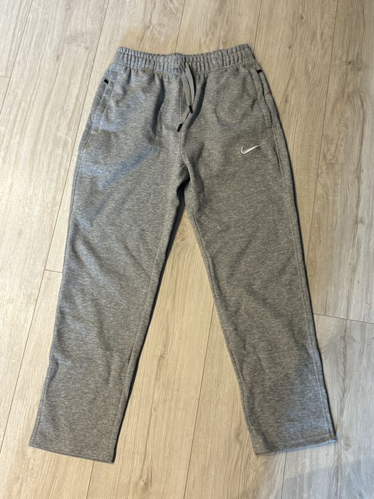 Szare dresy nike