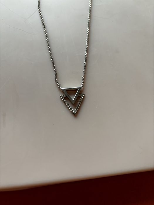 Colar em aco triangulos