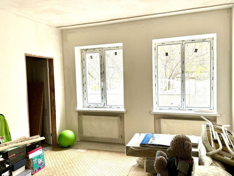 Продам полдома в районе завода Шевченко  со своим двором