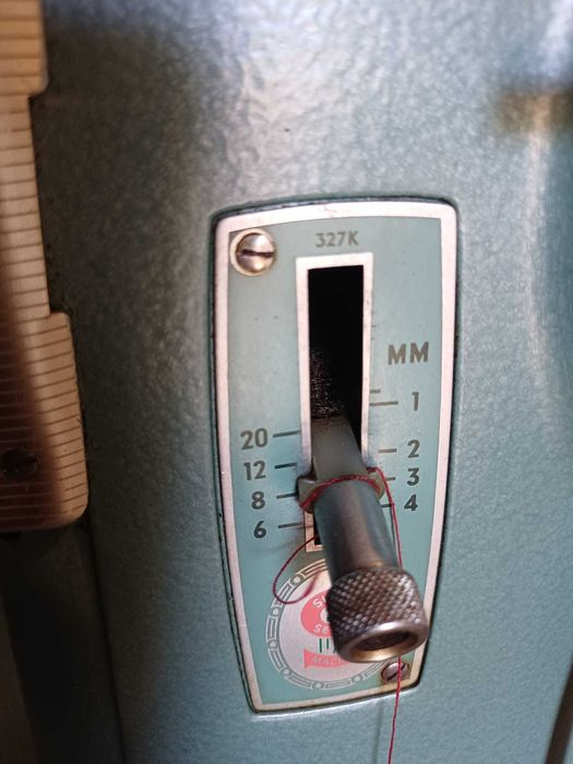 Máquina de Costura Singer, Anos 60 - Modelo 327K