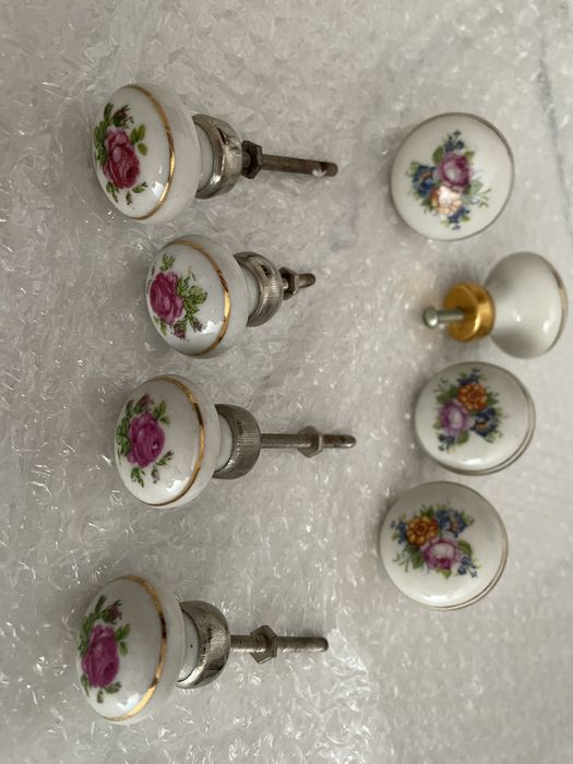 Puxadores de porcelana pintados de vidro e outros