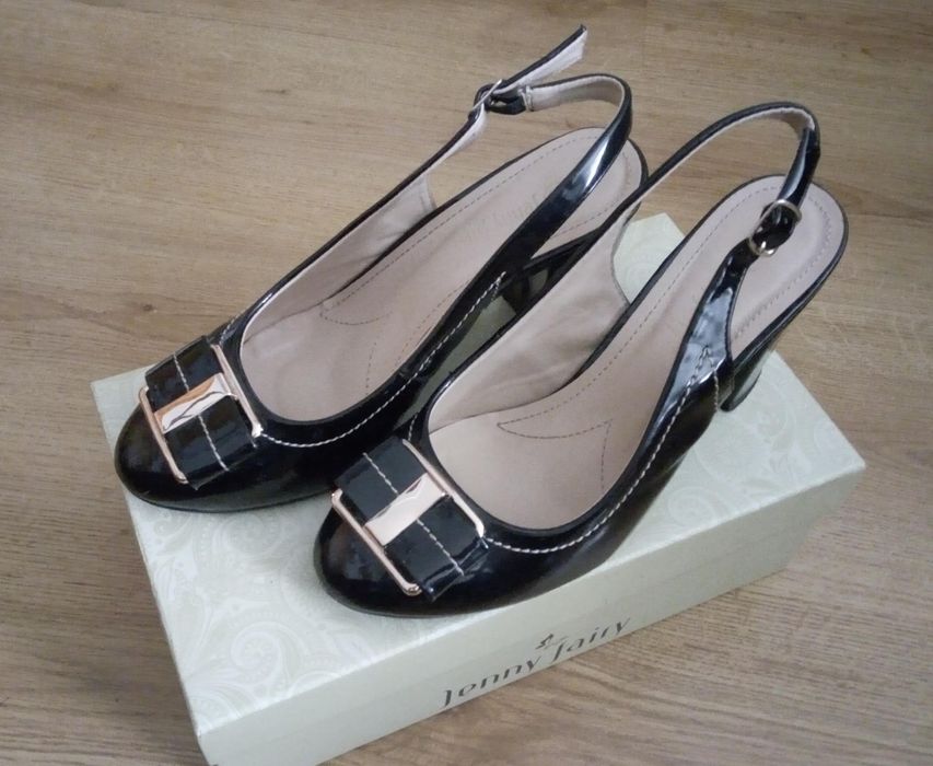 Czarne czółenka z ozdobną klamerką, roz.38