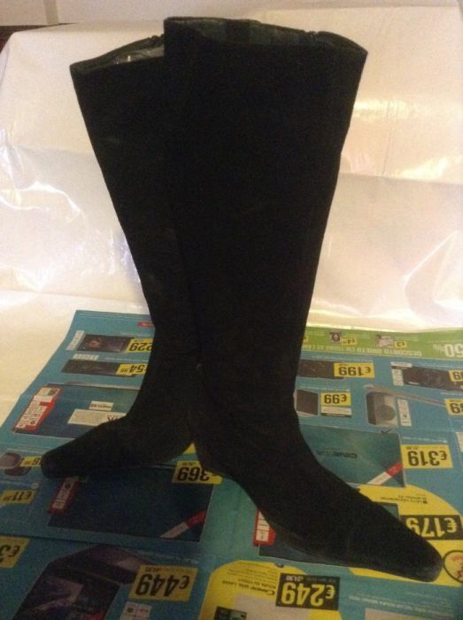 Botas pretas nr 36 / 37 com cunha e botas pied de poule