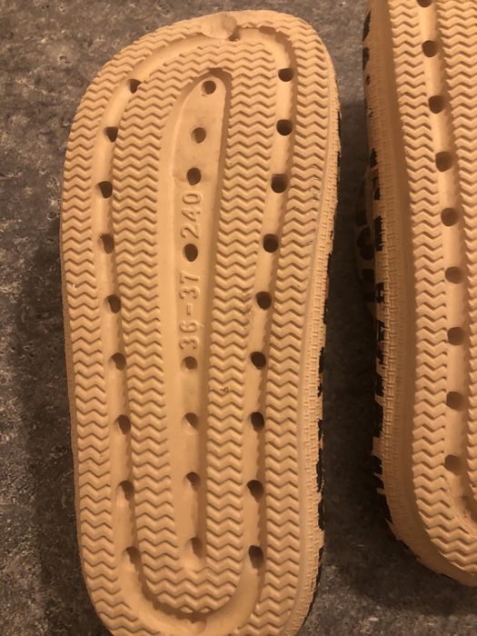 Chinelos de enfiar no dedo, leopardo com altura