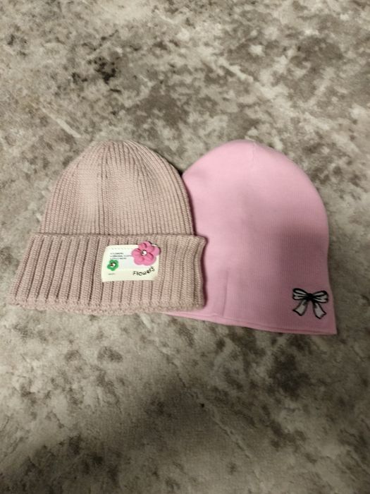 Дві шапочки на весну для дівчинки