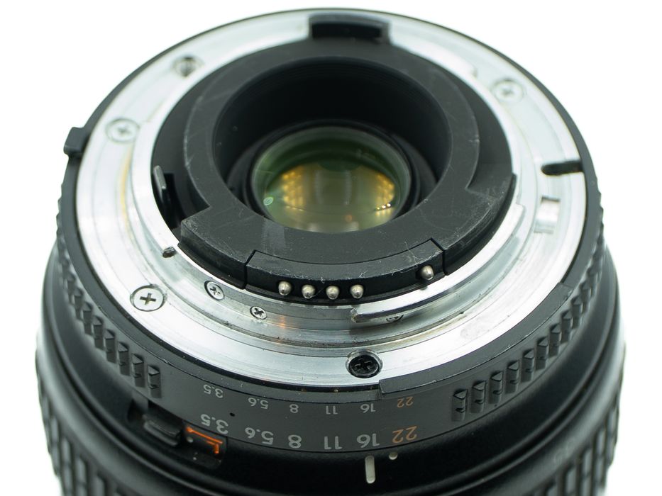 Obiektyw Nikon AF Nikkor 18-35 mm f/3.5-4.5 D ED pod Nikon F