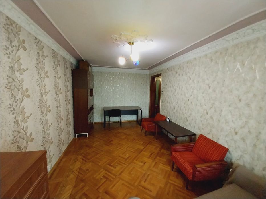 Сдам хорошую 2 комнатную квартиру! Метро!