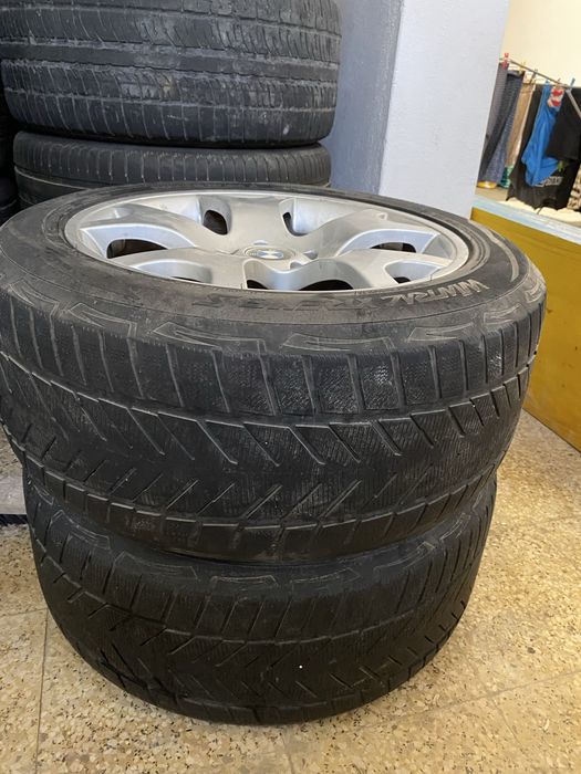 Vendo 2 conjuntos de jantes BMW originais com pneus.