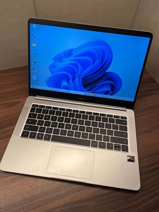 Huawei MateBook Ryzen 5 2500/8 GB RAM/256GB SSD – stan bardzo dobry