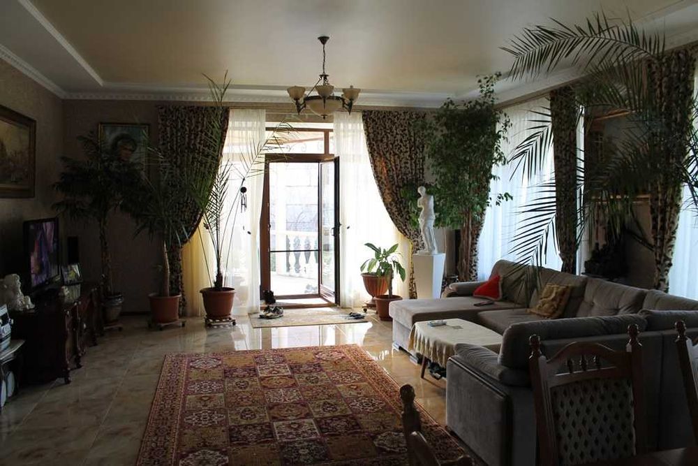 Хозяйский дом .Достойный. Фонтанка 1.