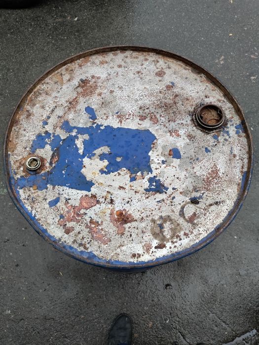 Бочка  из пластмассы. Бочка металлическая