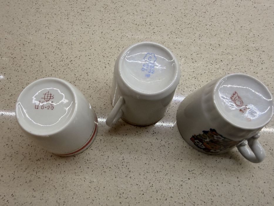 Вінтажні чашки без блюдець.