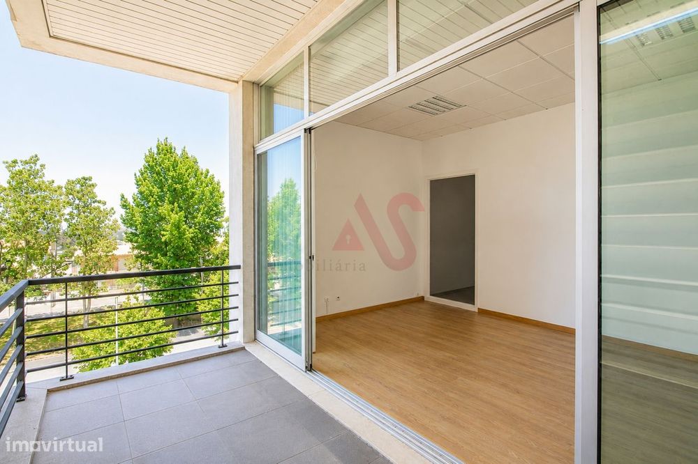 Sala Privada com Varanda para Arrendamento com 16 m² inserida num Escr