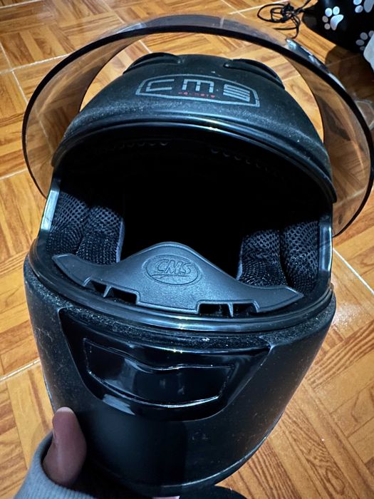 Capacete em bom estado com saco