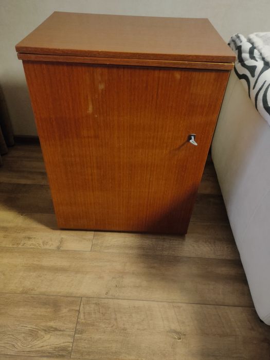 Продам швейну машину Чайка -142 М