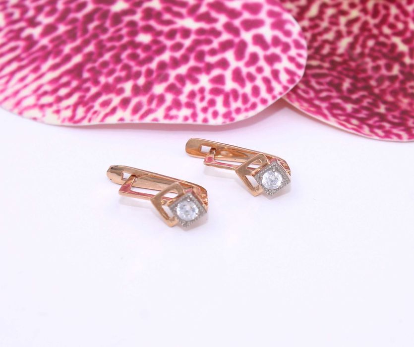 Złote kolczyki p.585/2,76g - ozdobione na froncie cyrkoniami