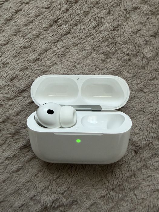 Apple AirPods Pro 3 – lewa słuchawka, etui TYPE-C  Sprzedam Apple AirPods Pro 3. W zestawie lewa słuchawka i etui ładujące TYPE-C.