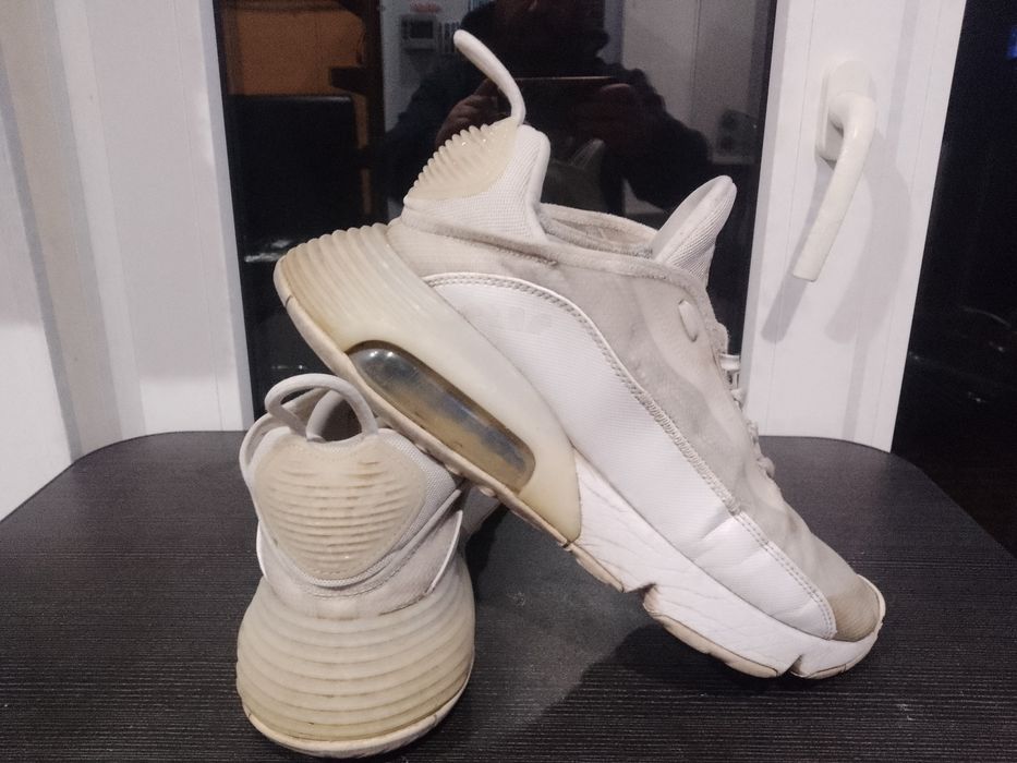 Кросівки Adidas та Nike