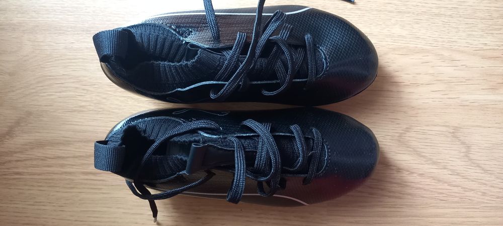 Chuteiras com pitons de alumínio amovível