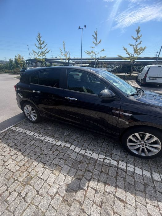 Carro fiat preto