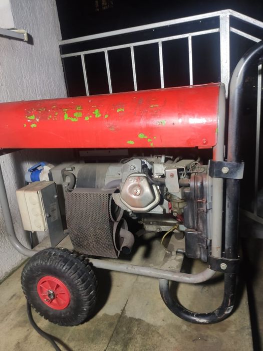 Honda оригінал, бензиновий, номінал 6 - 6,5kVa, на колесах