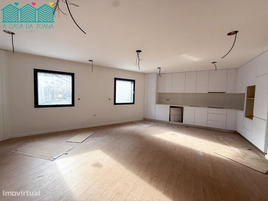 Apartamento T1 com Lugar de Garagem em Esgueira