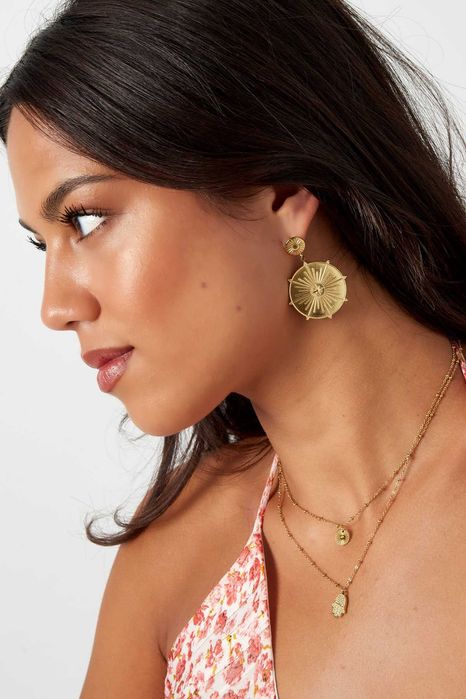 Brincos Dourados Charmosos com Estrelas – Para Um Visual Inesquecível!