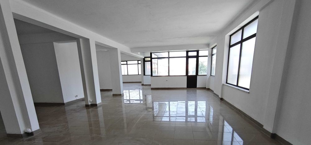 Excelente Loja para Arrendamento no Alto do Forno – Localização Central, Figueira da Foz
