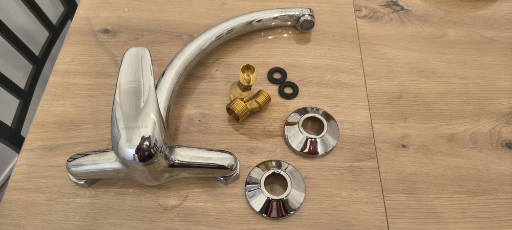 Torneira de parede com cano alto cromado Rousseau Ha