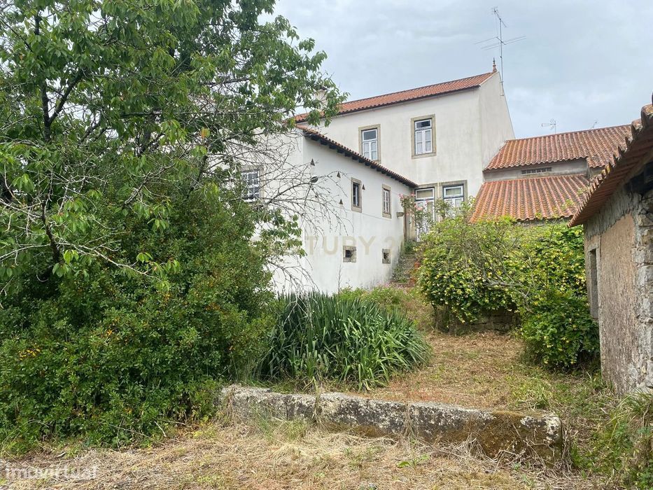 Duas moradias com terreno 4100m2 | 20 min de Coimbra