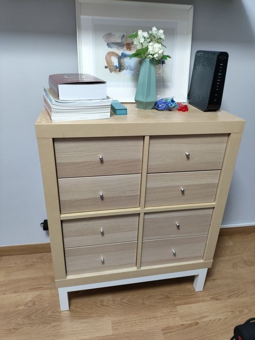 Kallax IKEA com gavetas, pés e prateleiras