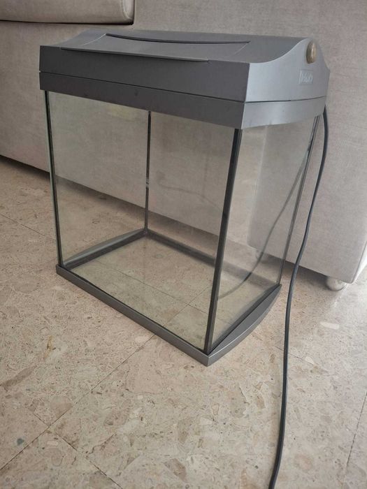 Aquário da marca Tetra e acessórios